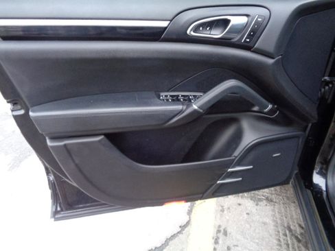 Used 2016 Porsche Cayenne Platinum Edition image 20