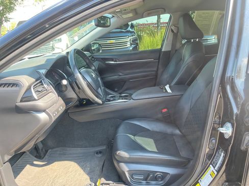 Used 2023 Toyota Camry XSE FWD image 9