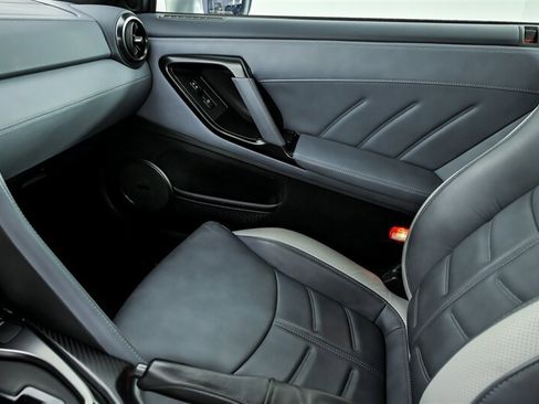 Used 2020 Nissan GT-R Premium AWD/4WD image 39