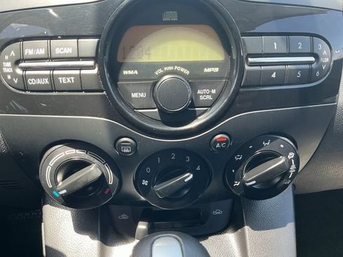 Used 2011 MAZDA MAZDA2 Sport FWD image 17