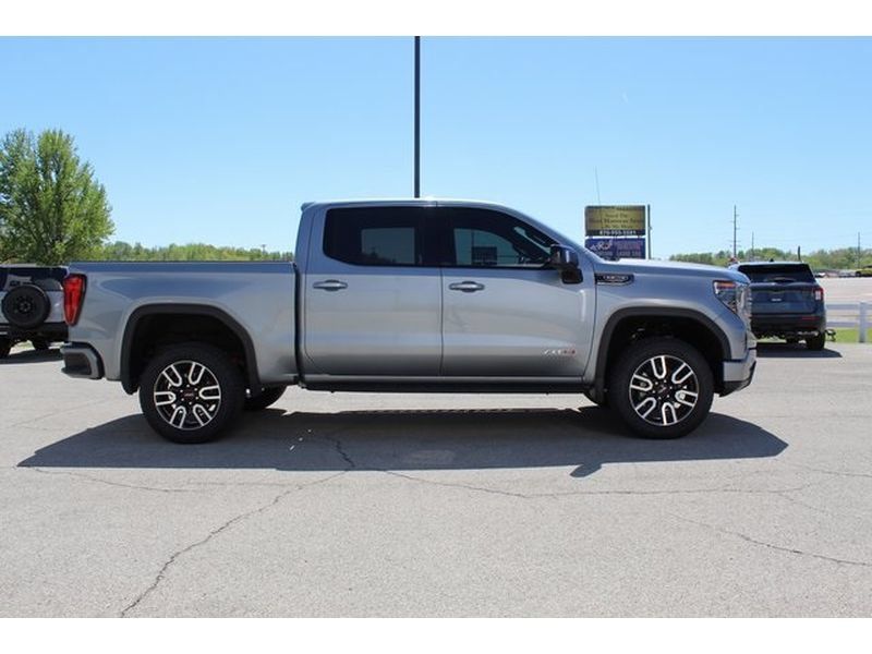 Used 2024 GMC Sierra 1500 AT4 w/ Technology Package AWD/4WD image 6