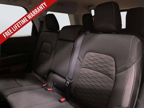 Used 2025 Nissan Pathfinder SV FWD image 29