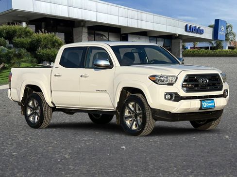 Used 2017 Toyota Tacoma Limited image 9