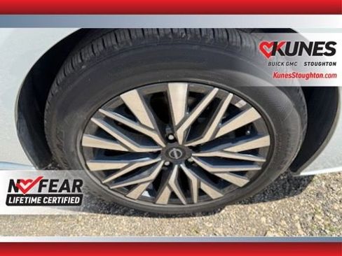 Used 2025 Nissan Altima 2.5 SV FWD image 13