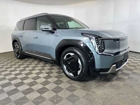 Used 2024 Kia EV9 Land image 2
