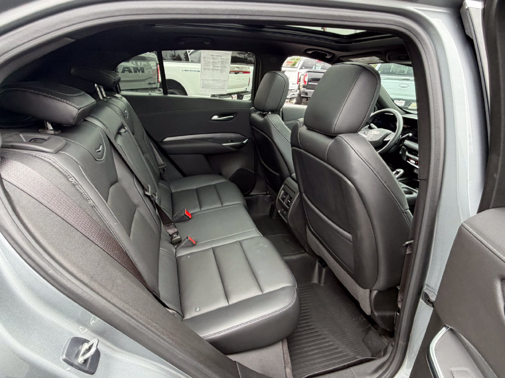Used 2024 Cadillac XT4 Premium Luxury w/ Cold Weather Package AWD/4WD image 15