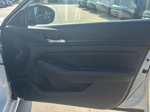 Used 2025 Nissan Altima 2.5 SV FWD image 24