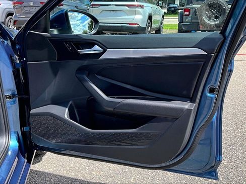 Used 2019 Volkswagen Jetta SE FWD image 12