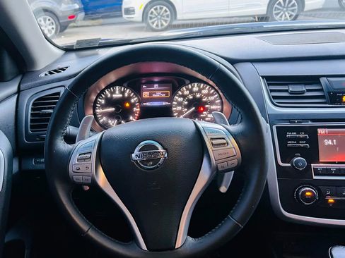 Used 2016 Nissan Altima 2.5 SR w/ LED Appearance Package image 24