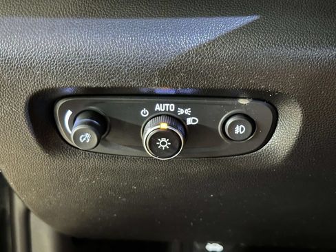 Used 2021 Chevrolet Traverse LT AWD/4WD image 22
