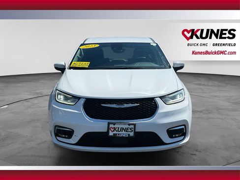 Used 2023 Chrysler Pacifica Touring-L FWD image 4