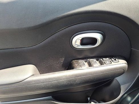Used 2018 Kia Soul + FWD image 11