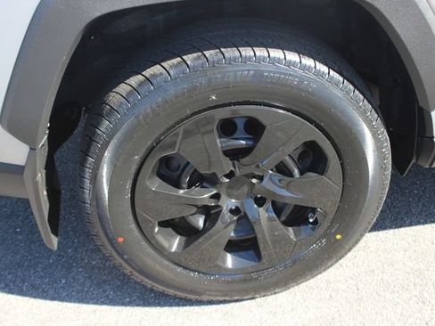 Used 2022 Toyota RAV4 LE AWD/4WD image 35