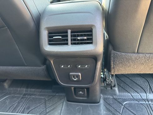 Used 2024 Chevrolet Equinox Premier AWD/4WD image 15