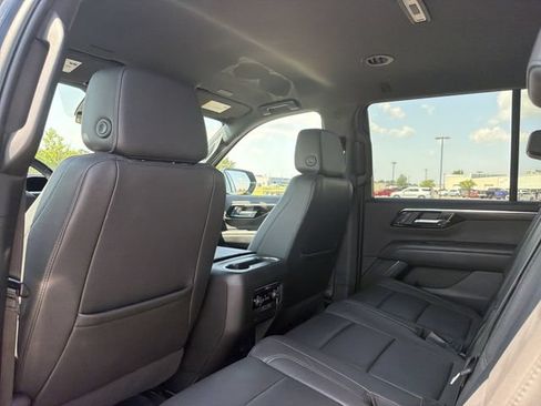 Used 2025 Chevrolet Tahoe LT RWD image 13
