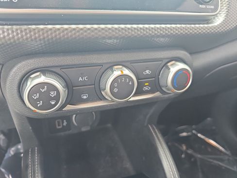 Used 2018 Nissan Kicks S FWD image 22
