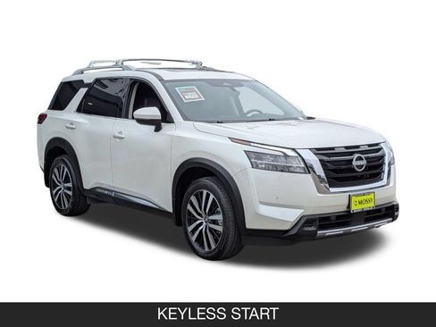 Used 2024 Nissan Pathfinder Platinum FWD image 2
