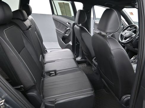 Used 2022 Volkswagen Tiguan SE R-Line image 12