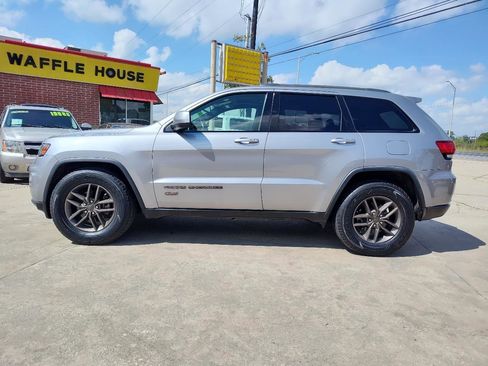 Used 2016 Jeep Grand Cherokee Laredo 75th Anniversary image 3