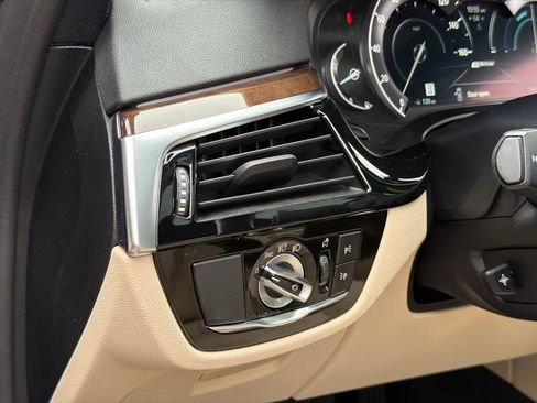 Used 2019 BMW 530e w/ Convenience Package RWD image 27