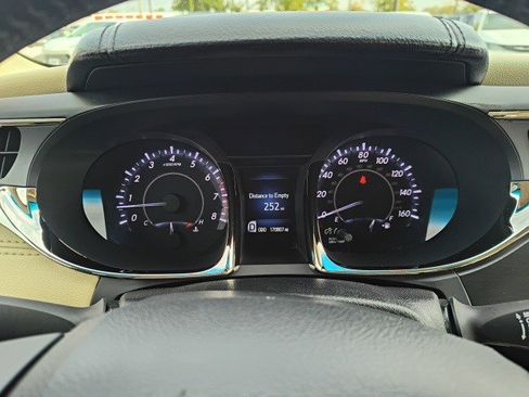 Used 2014 Toyota Avalon XLE image 19