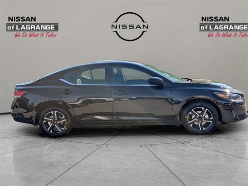 New 2025 Nissan Sentra SV image 4
