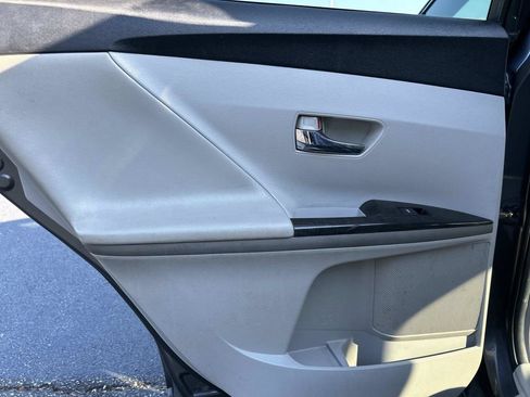 Used 2013 Toyota Venza LE w/ LE Convenience Pkg FWD image 13