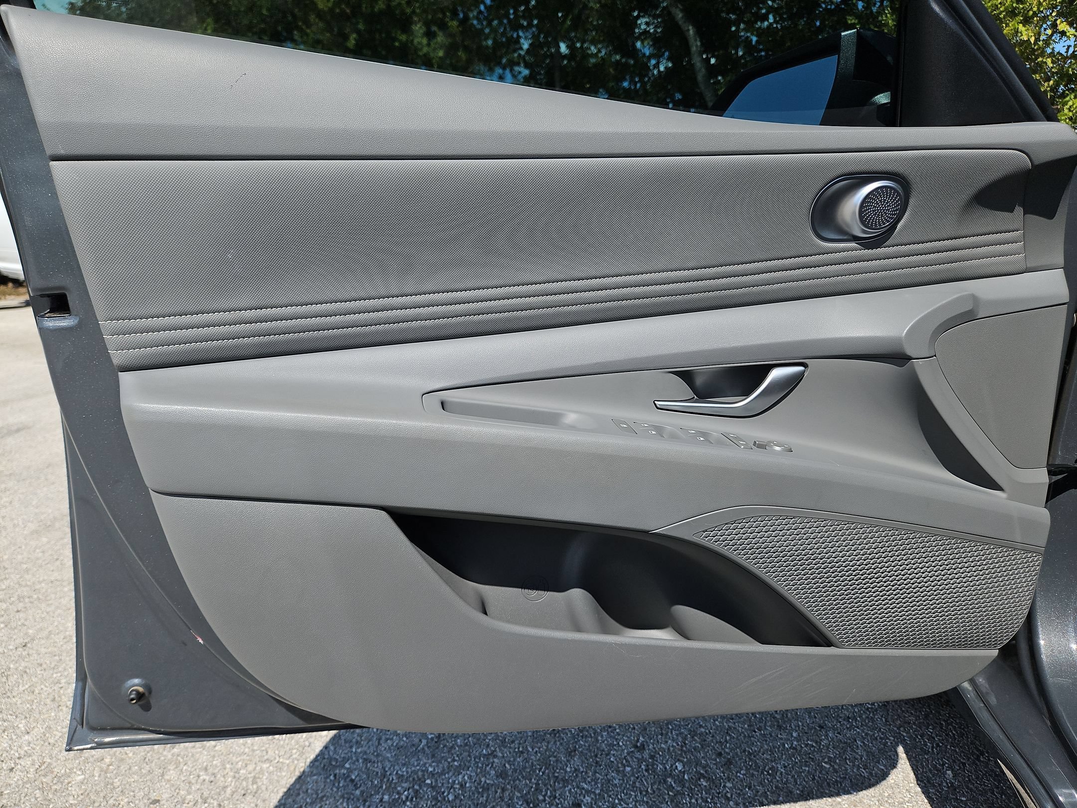 Used 2025 Hyundai Elantra Sport FWD image 11