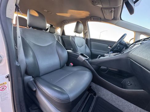Used 2015 Toyota Prius Five image 31