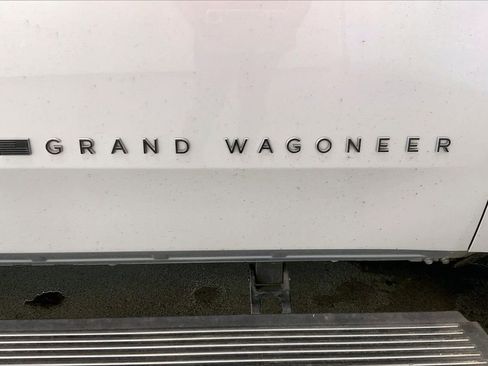Used 2024 Jeep Grand Wagoneer L Series III w/ Rear Seat Video Group 1 AWD/4WD image 9