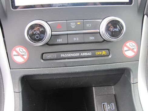 Used 2024 Ford Edge SEL image 18