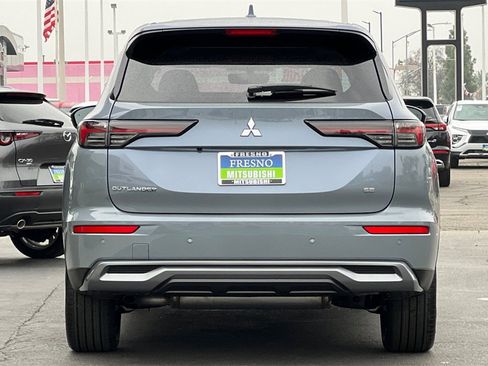 New 2026 Mitsubishi Outlander SE image 6