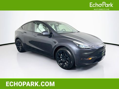 Used 2024 Tesla Model Y Long Range AWD/4WD image 1