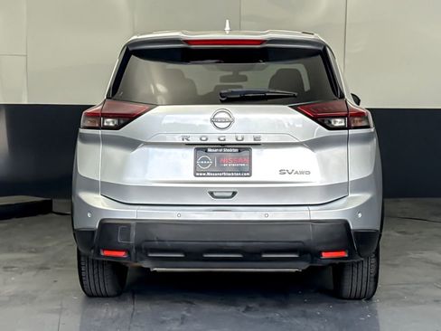 Used 2024 Nissan Rogue SV AWD/4WD image 4