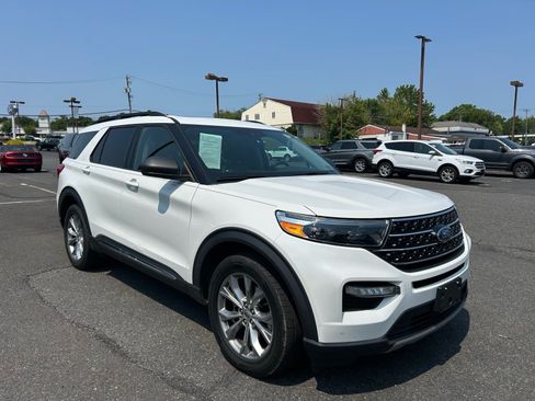 Used 2021 Ford Explorer XLT w/ Equipment Group 202A AWD/4WD image 3