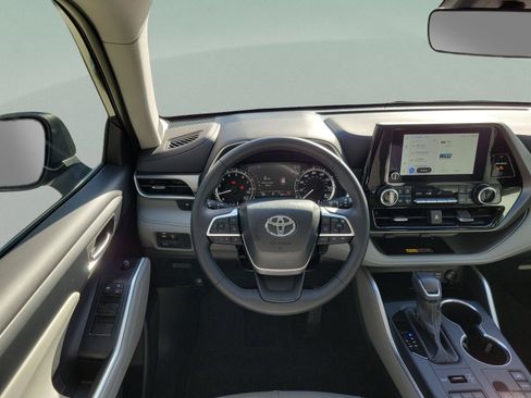 Certified 2025 Toyota Highlander XLE AWD/4WD image 26