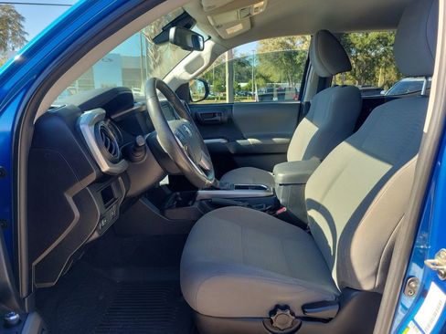 Used 2018 Toyota Tacoma SR5 image 2