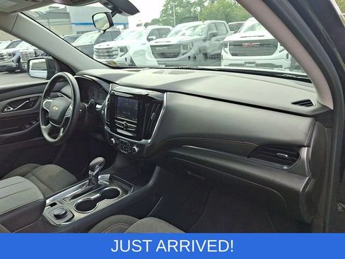 Used 2021 Chevrolet Traverse LS AWD/4WD image 26