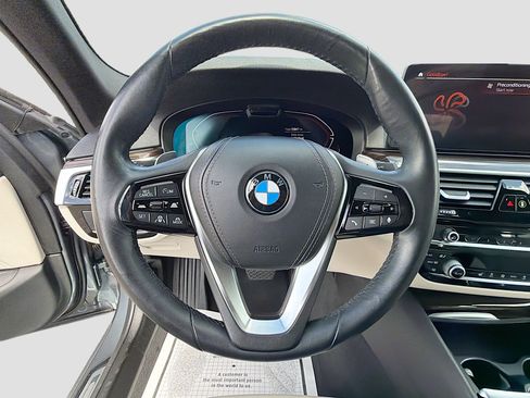 Used 2021 BMW 540i w/ Premium Package image 40