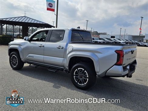 Used 2025 Toyota Tacoma TRD Sport image 9