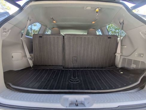 Used 2018 Toyota Highlander XLE image 13