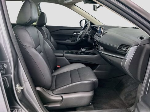Used 2024 Nissan Rogue SV w/ SV Premium Package FWD image 18