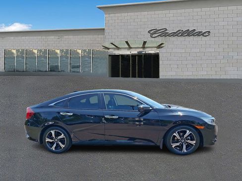 Used 2018 Honda Civic Touring image 5