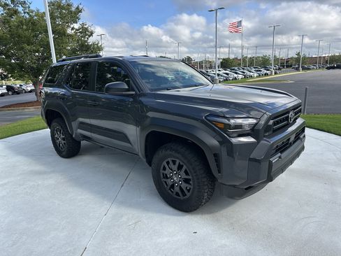 Used 2025 Toyota 4Runner SR5 AWD/4WD image 2