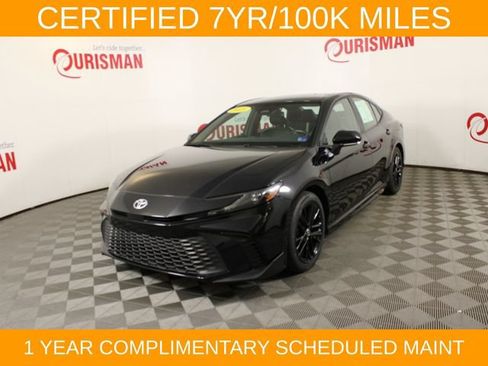 Used 2025 Toyota Camry SE FWD image 1
