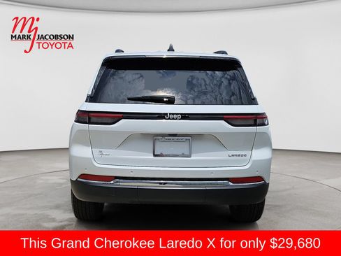Used 2025 Jeep Grand Cherokee Laredo X w/ Luxury Tech Group I RWD image 11