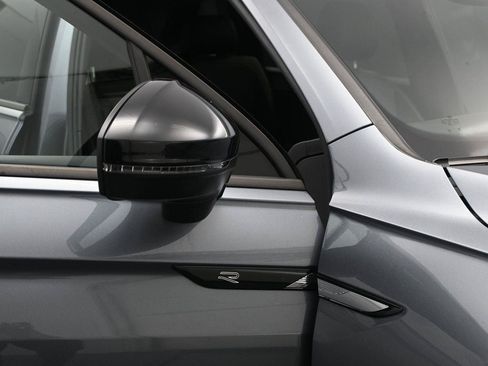 Certified 2023 Volkswagen Tiguan SE R-Line AWD/4WD image 15