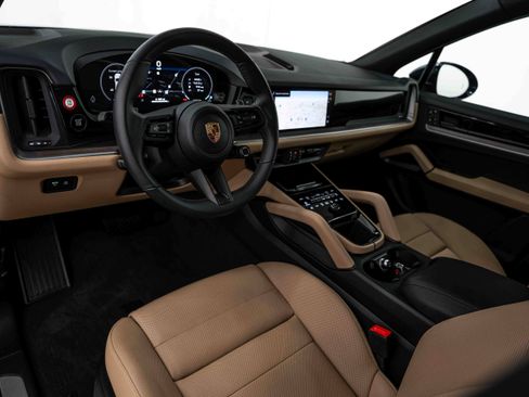 Certified 2026 Porsche Cayenne AWD/4WD image 4