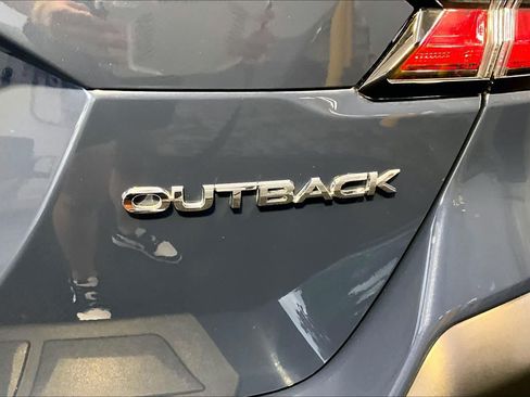 Used 2025 Subaru Outback Limited AWD/4WD image 9