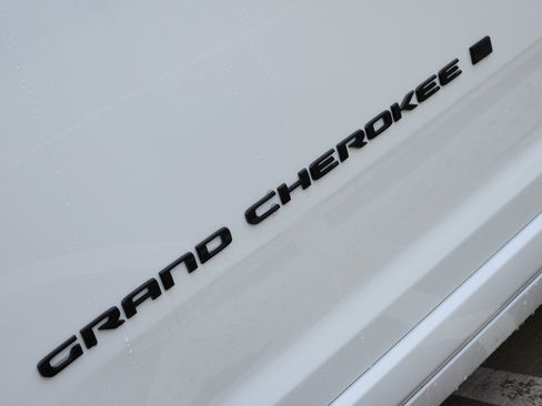 New 2026 Jeep Grand Cherokee L Limited AWD/4WD image 7